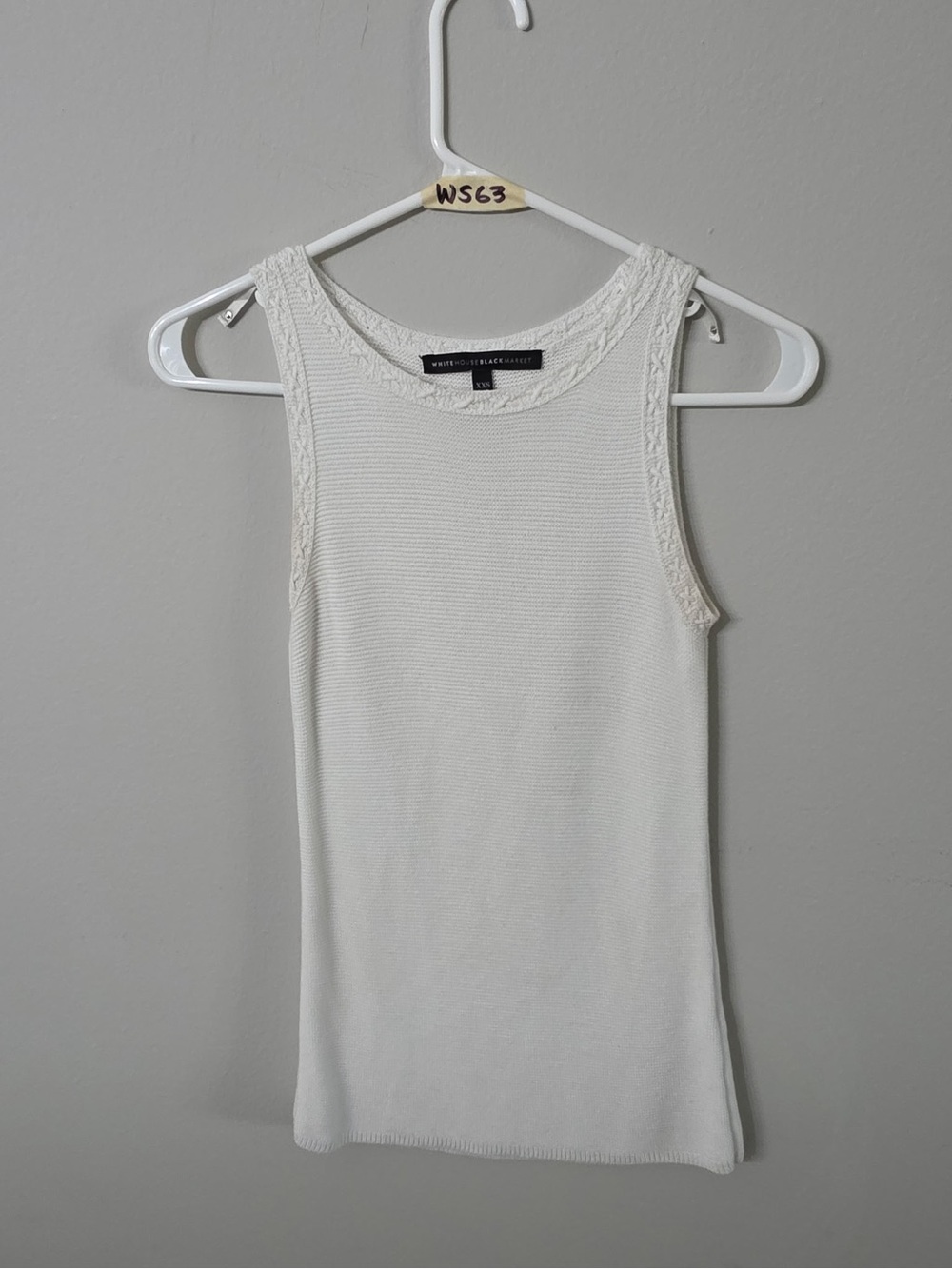 Women’s White Sleeveless Knit Tank Top by White House Black Market XXS